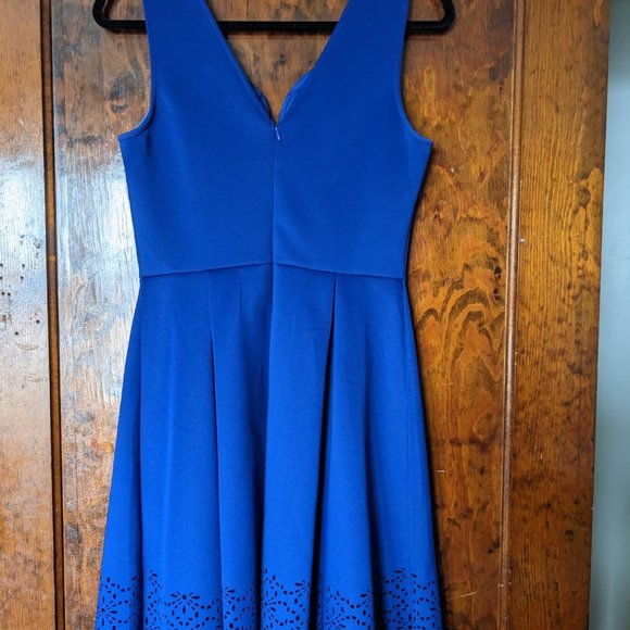 Alya Laser Cut Sleeveless Dress - Picture 2 of 3